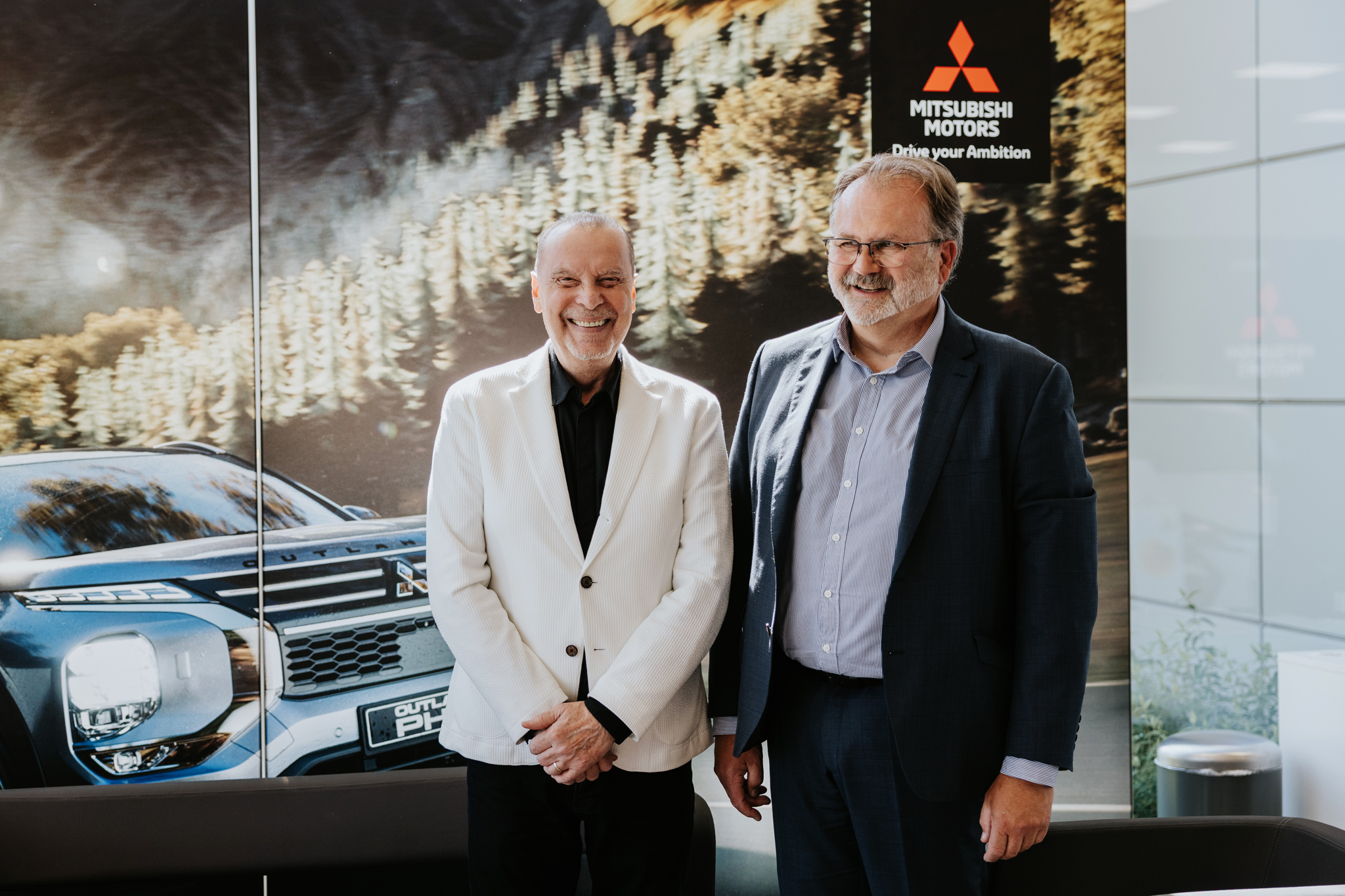 Nové Mitsubishi OUTLANDER PHEV 4X4 - Štefan Margita Nové Mitsubishi OUTLANDER PHEV 4X4 - Štefan Margita