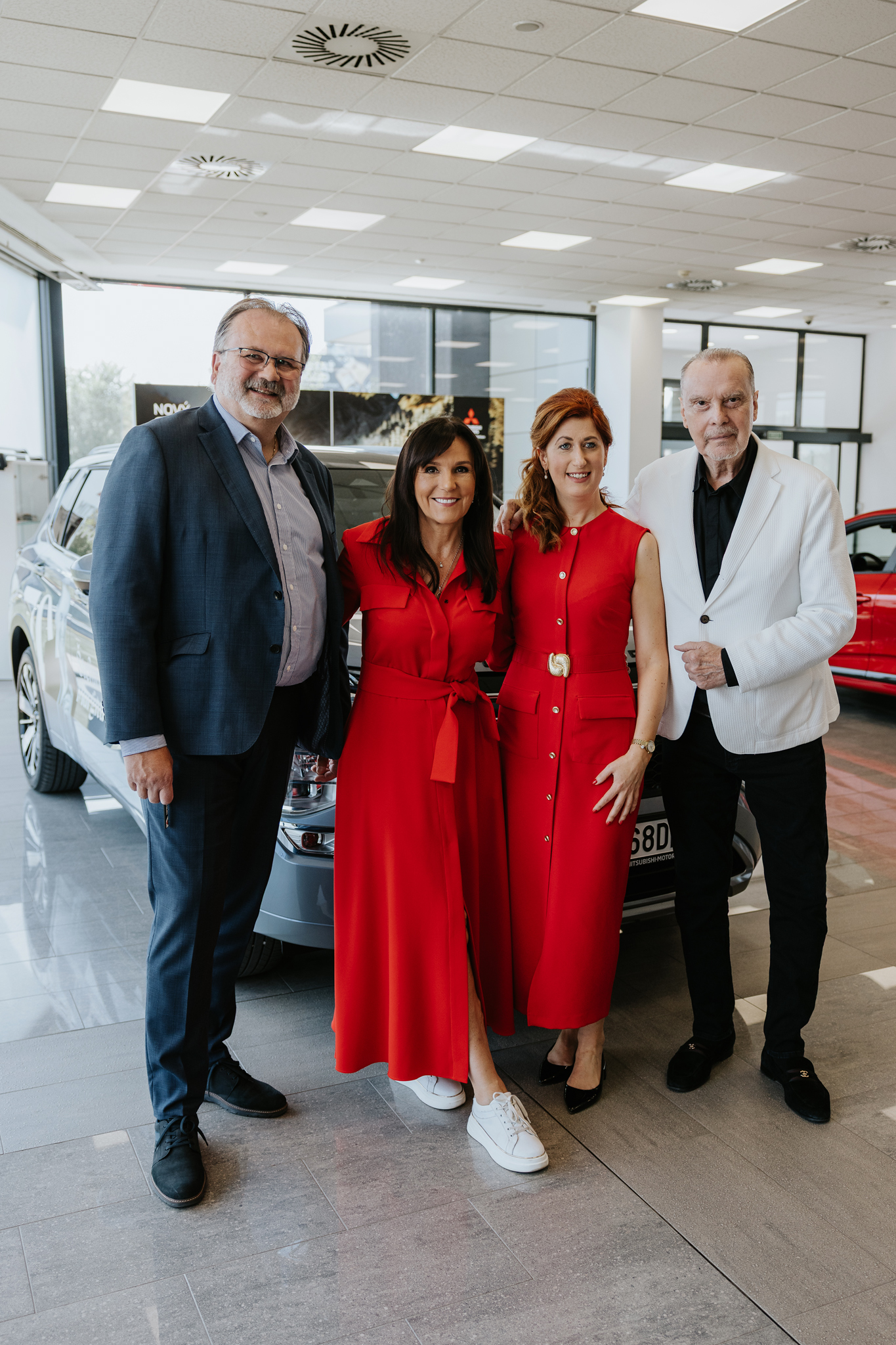 Nové Mitsubishi OUTLANDER PHEV 4X4 - Štefan Margita Nové Mitsubishi OUTLANDER PHEV 4X4 - Štefan Margita