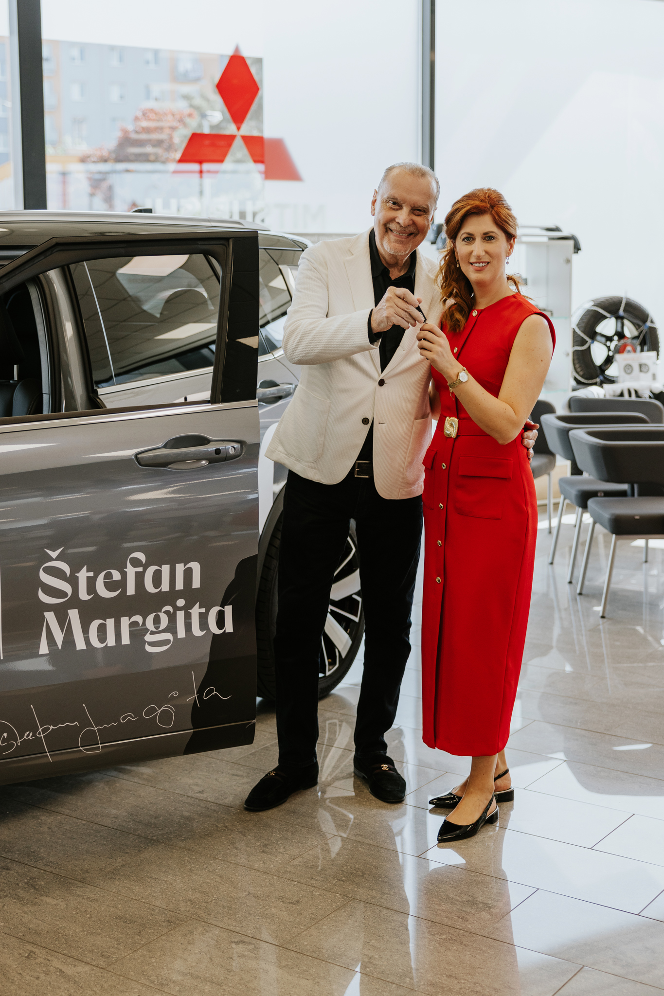 Nové Mitsubishi OUTLANDER PHEV 4X4 - Štefan Margita Nové Mitsubishi OUTLANDER PHEV 4X4 - Štefan Margita