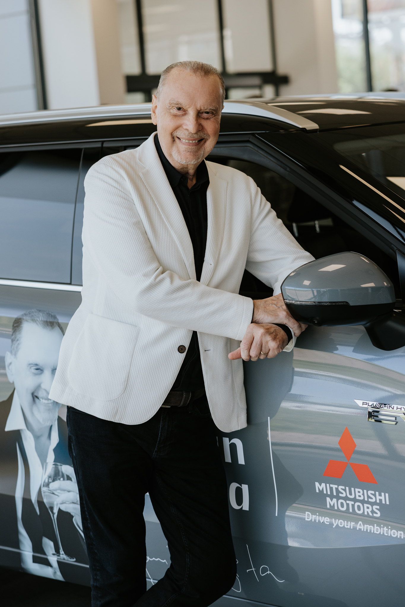 Nové Mitsubishi OUTLANDER PHEV 4X4 - Štefan Margita Nové Mitsubishi OUTLANDER PHEV 4X4 - Štefan Margita