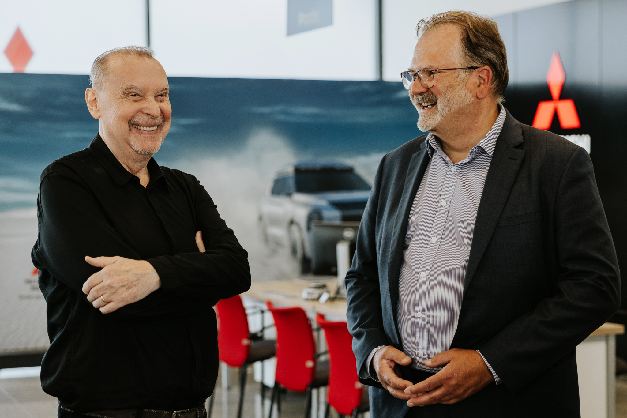 Nové Mitsubishi OUTLANDER PHEV 4X4 - Štefan Margita Nové Mitsubishi OUTLANDER PHEV 4X4 - Štefan Margita